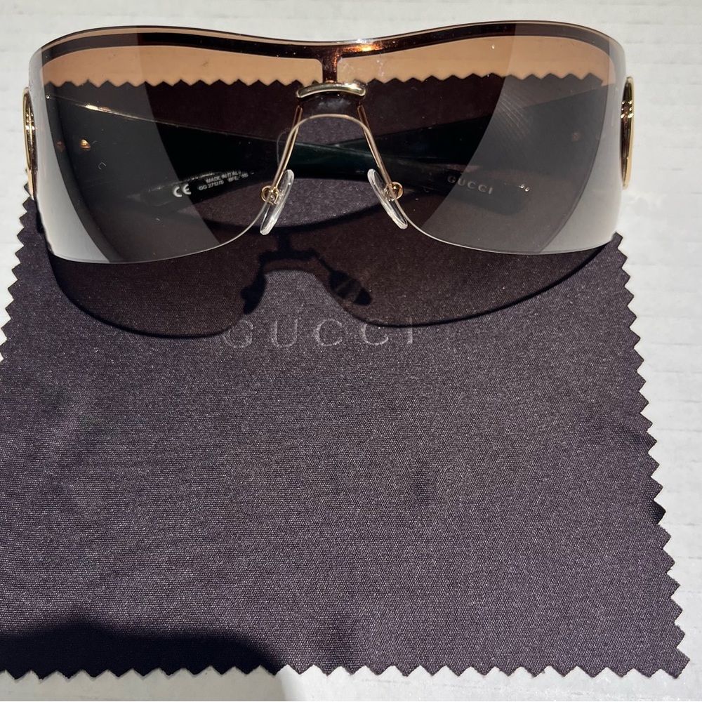 Gucci sunglasses. GG 2712/S BFE 115 In perfect condition, never worn.